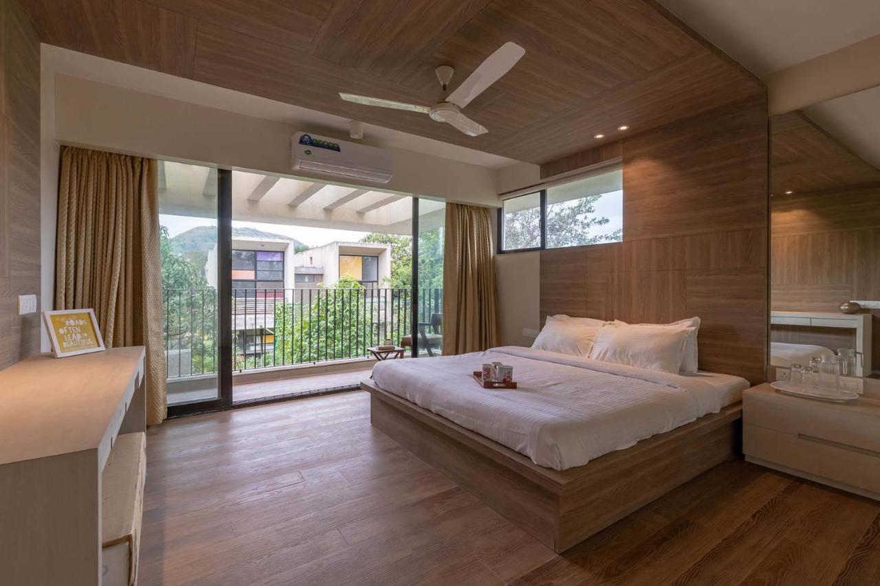 Villa Foresta By Stayvista With Modern Decor, Swimming Pool & Expansive Lawn For A Perfect Escape Лонавала Экстерьер фото
