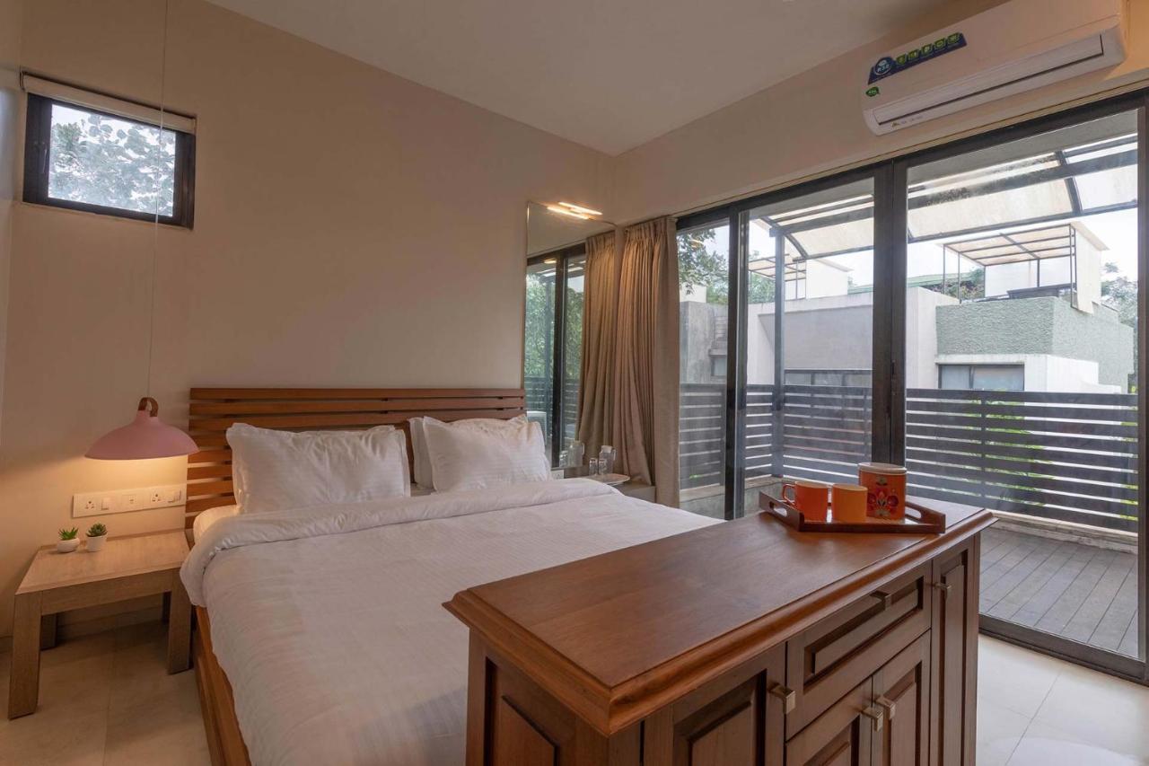 Villa Foresta By Stayvista With Modern Decor, Swimming Pool & Expansive Lawn For A Perfect Escape Лонавала Экстерьер фото