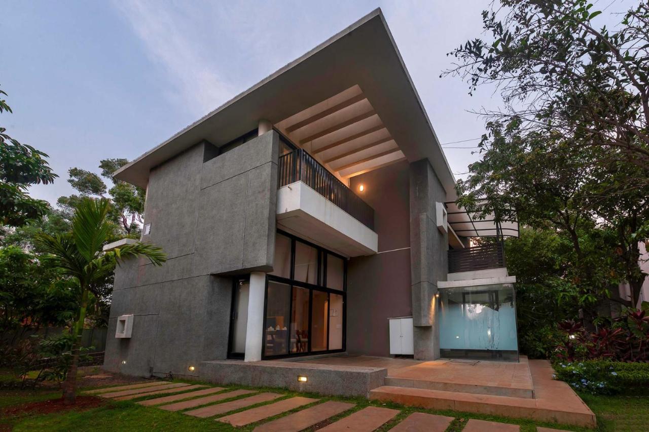 Villa Foresta By Stayvista With Modern Decor, Swimming Pool & Expansive Lawn For A Perfect Escape Лонавала Экстерьер фото
